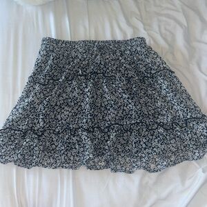 Cute flower print skirt!
